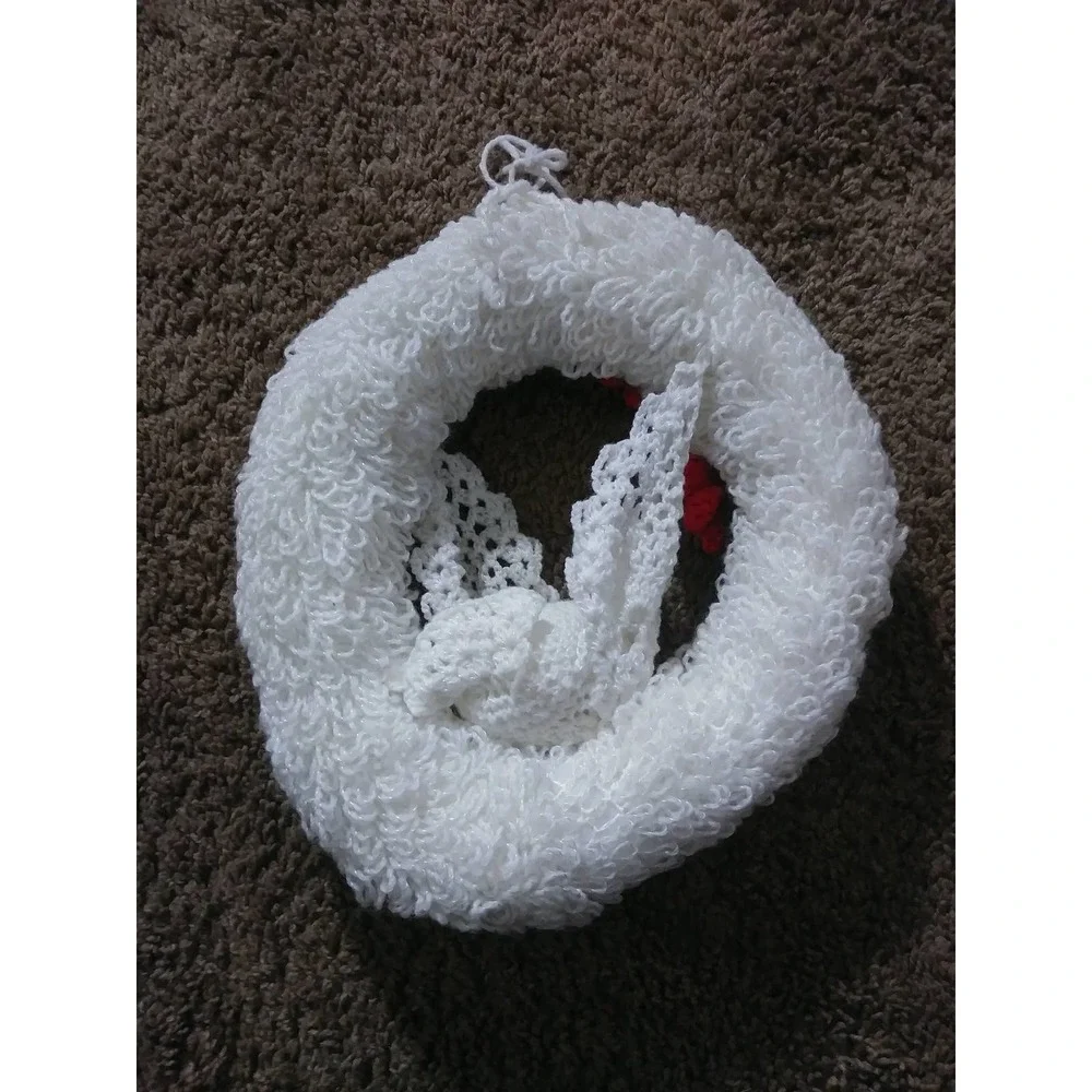 Vtg Christmas White Wreath Dove & Christmas Holly Crochet Holiday Wall Decor su1